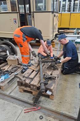 F3: Sichtung der ausgebauten Bremsteile