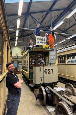 627: Putzarbeiten am Decksitzwagen