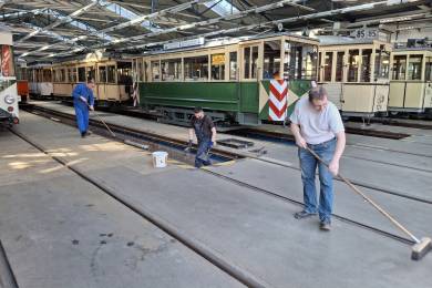 Reinigungsarbeiten in der Halle für den 29.03.2025