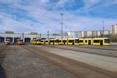 Fahrzeugparade vom Tatra bis zum neuen Urbanliner