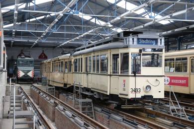 Reinigungsarbeiten an den Gleisen in der Wagenhalle