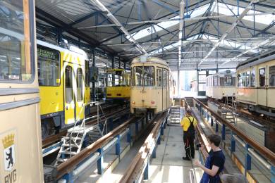 Kurz vorm Kuppeln des Großraumzuges (TED 52 / BED 52)