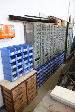 Aufräumen und Sortieren von Schrauben, Splinten etc