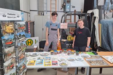 Souvenirstand mit neuen Artikeln