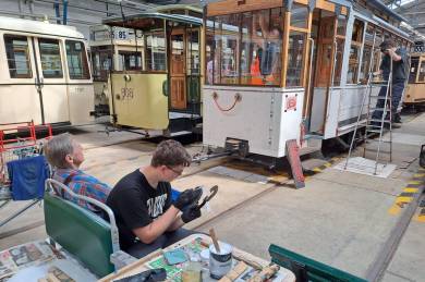 Lackieren der Lichtnummern und erster Anstrich am 1103