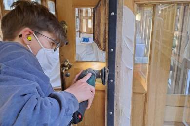 Schleifarbeiten im Beiwagen 1103