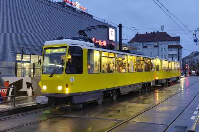 Der T6A2 während einer Rundfahrt am Krankenhaus Köpenick