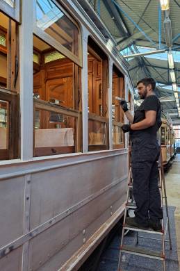 1103: Auftragen der zweiten Grundierung