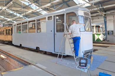 Lackarbeiten am Beiwagen 267 123